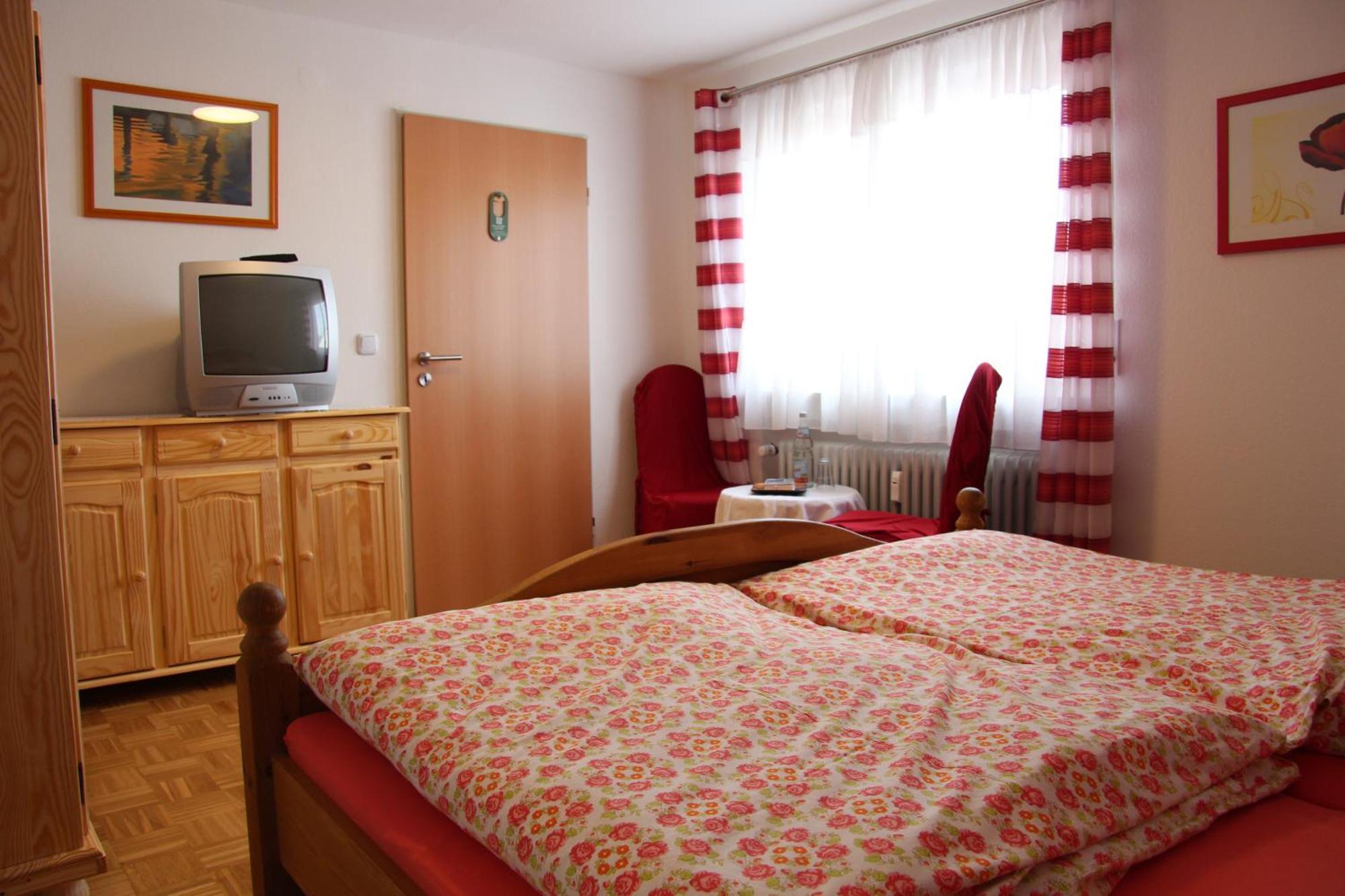 Hotel Am Schloss Neuenstein Szoba fotó